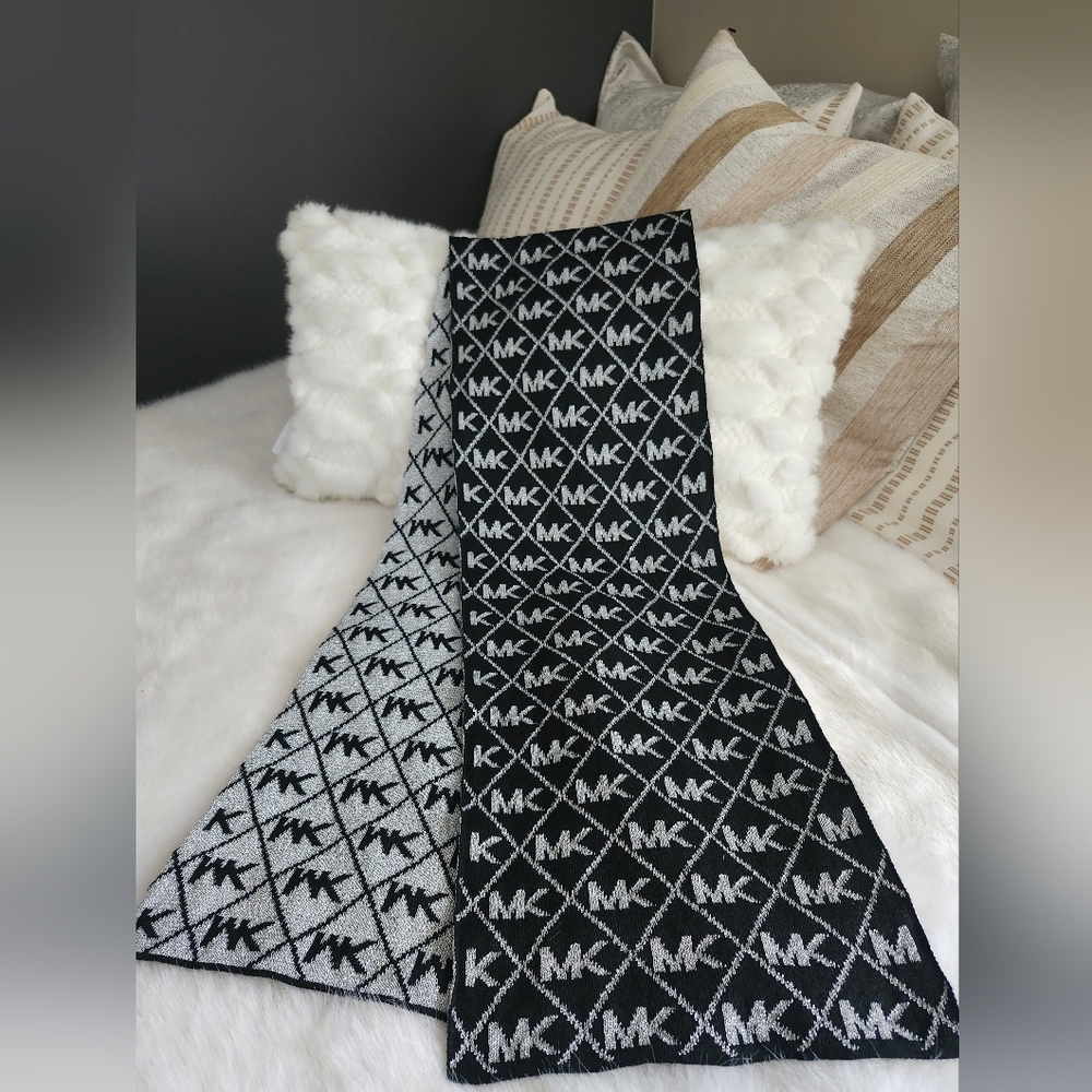 Michael Kors Logo Knit Scarf